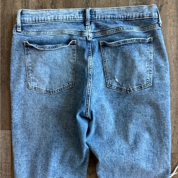 Gap Denim.  Women’s size 12/31. Girlfriend style. Excellent used condition! - Picture 8 of 8